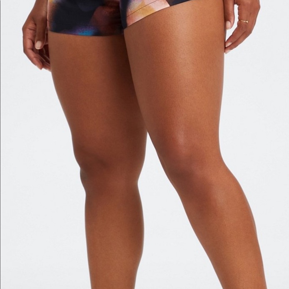 Breathe Run Short- Fabletics - Picture 2 of 9